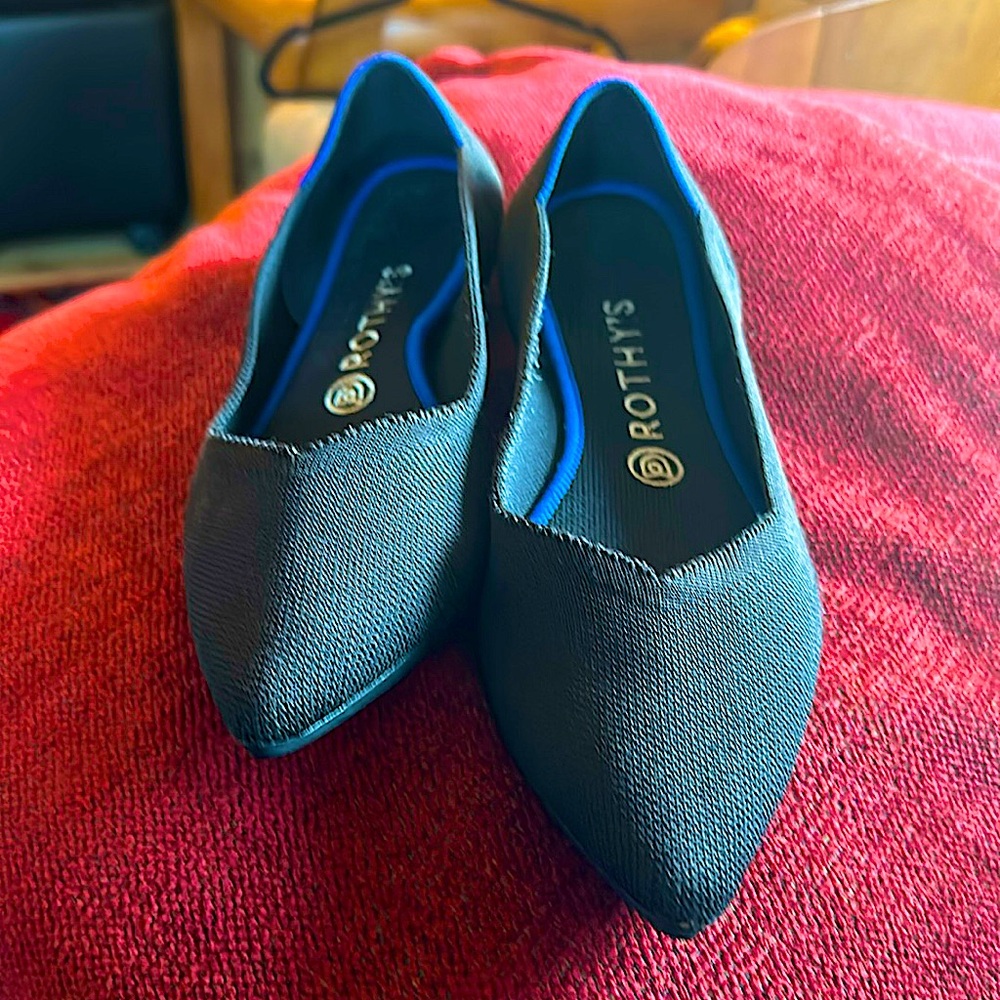 Rothy’s Point - Black w/Blue accent used condition with signs of light wear.